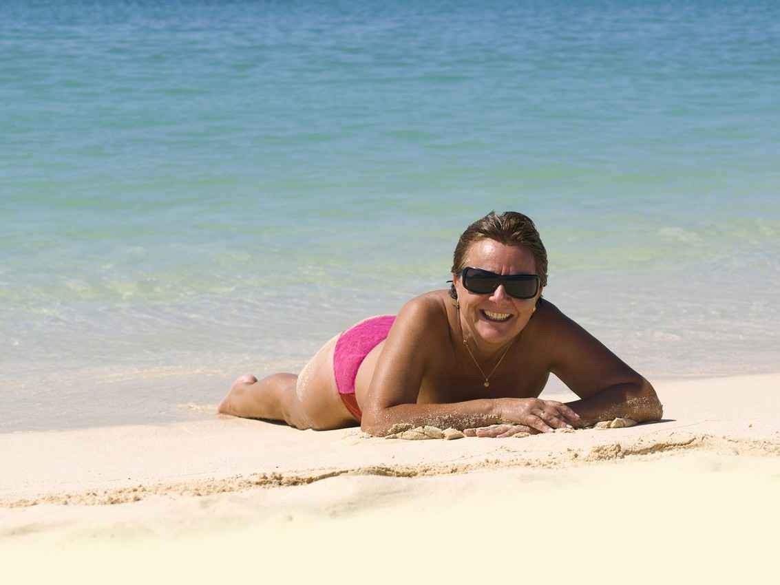 Latina Sunbathing Nude - Playa Del Carmen Topless Beach â€¢ PlayaDelCarmen.org
